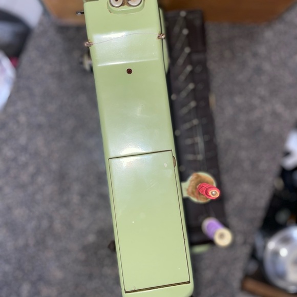 Bernina Sewing Machine 121 Green Excellent Working & Well Maintained W/ Extras - Picture 5 of 12